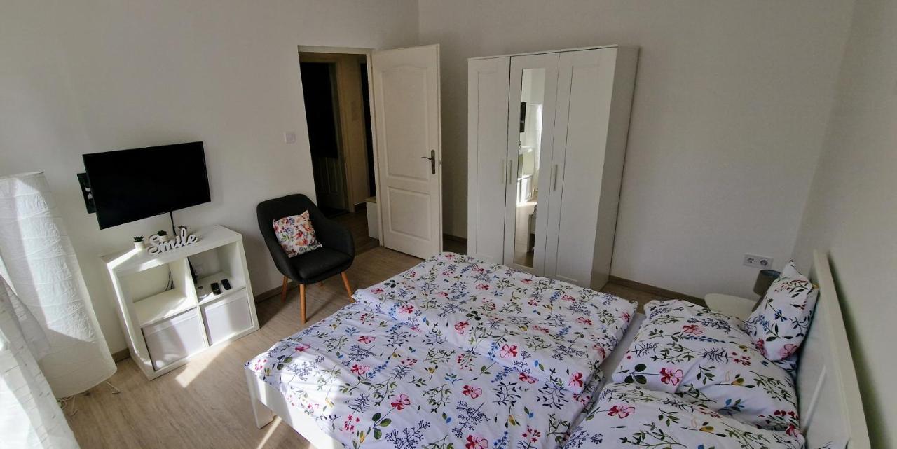Cili Apartman Egerアパートメント エクステリア 写真