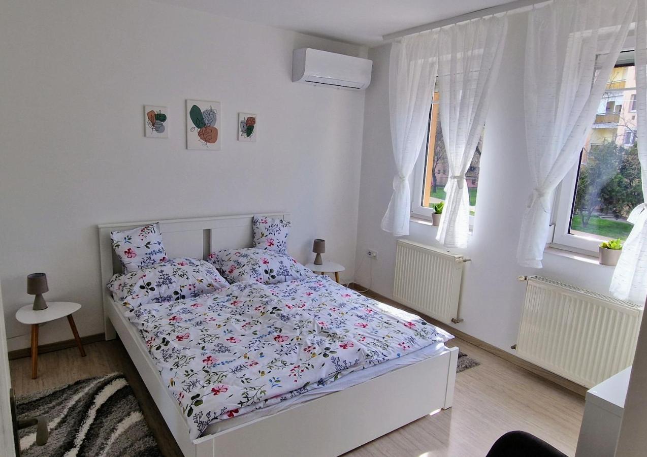 Cili Apartman Egerアパートメント エクステリア 写真