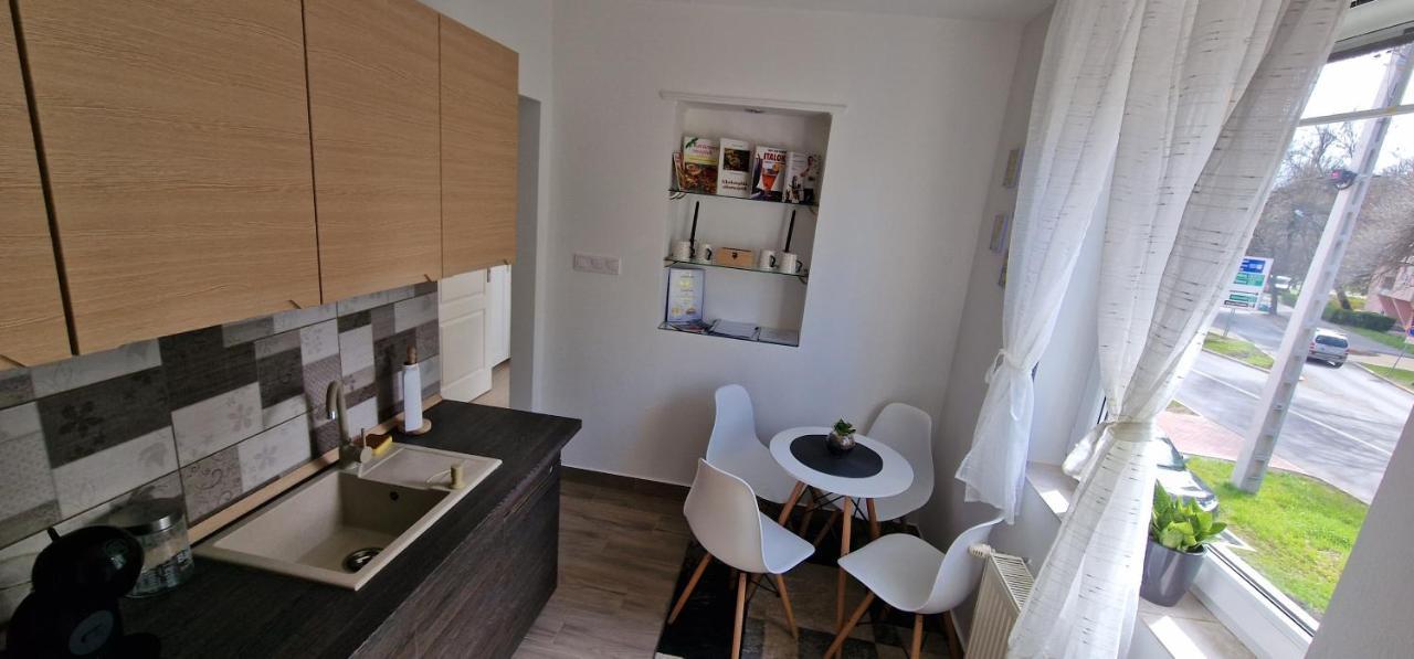 Cili Apartman Egerアパートメント エクステリア 写真